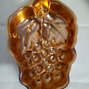 Vintage WEAR-EVER Six Cup Copper Cluster of Grapes Jello Mold.